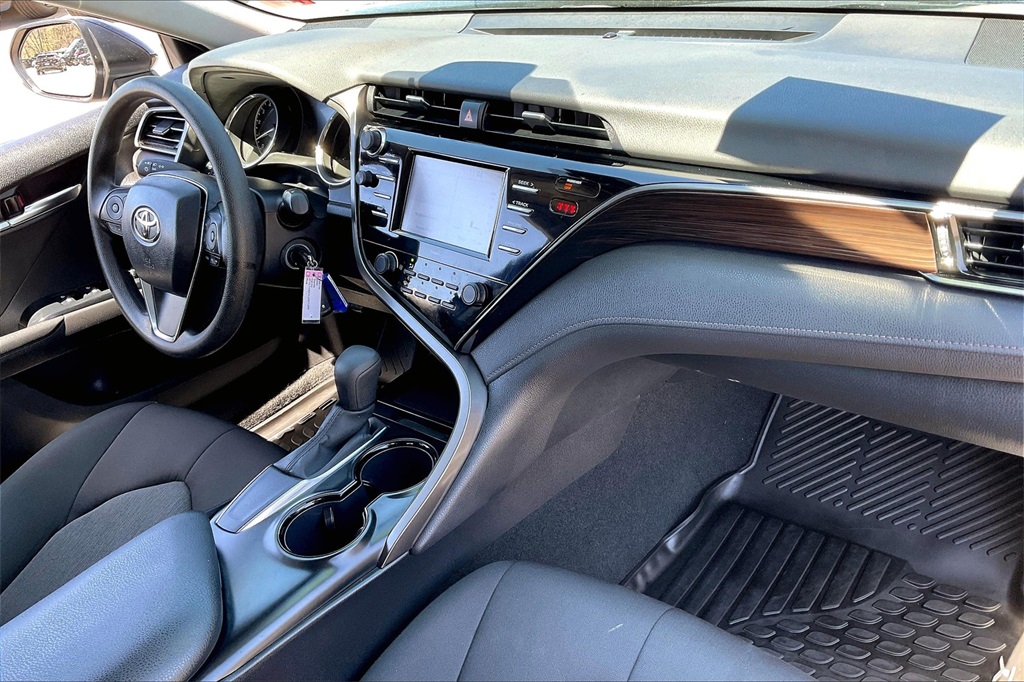 2020 Toyota Camry LE - Photo 13