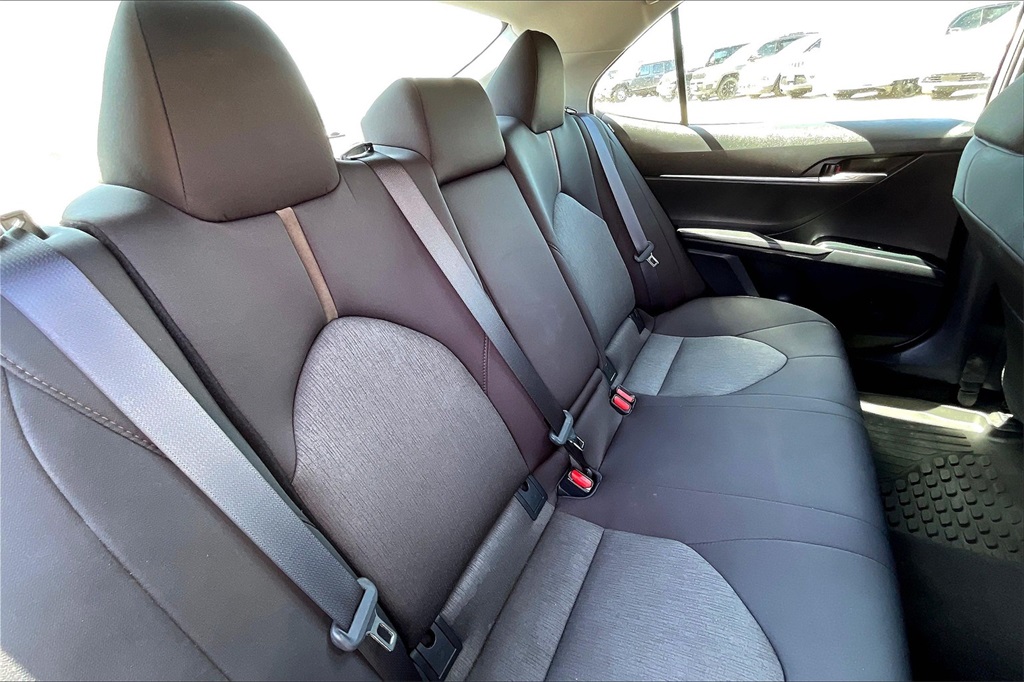 2020 Toyota Camry LE - Photo 15