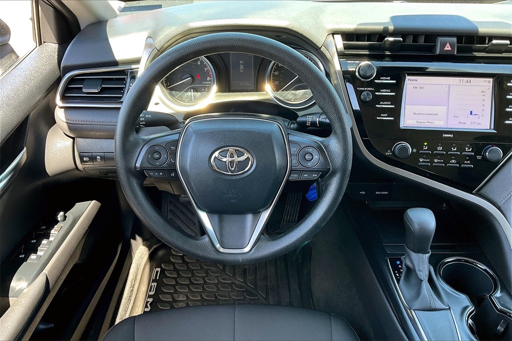 2020 Toyota Camry LE - Photo 16