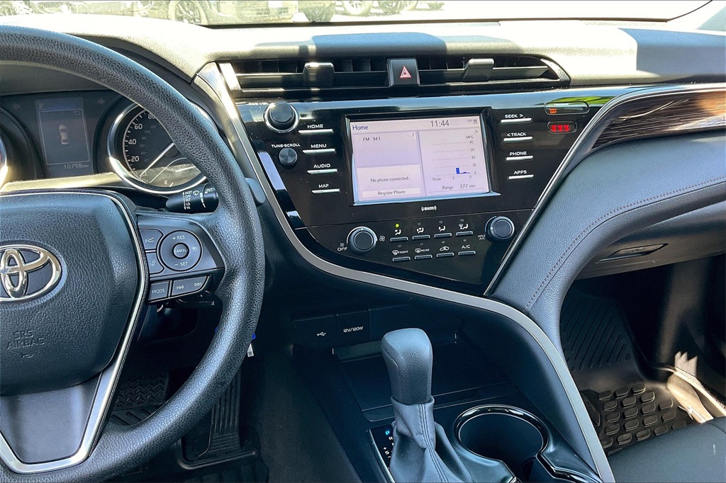 2020 Toyota Camry LE - Photo 17