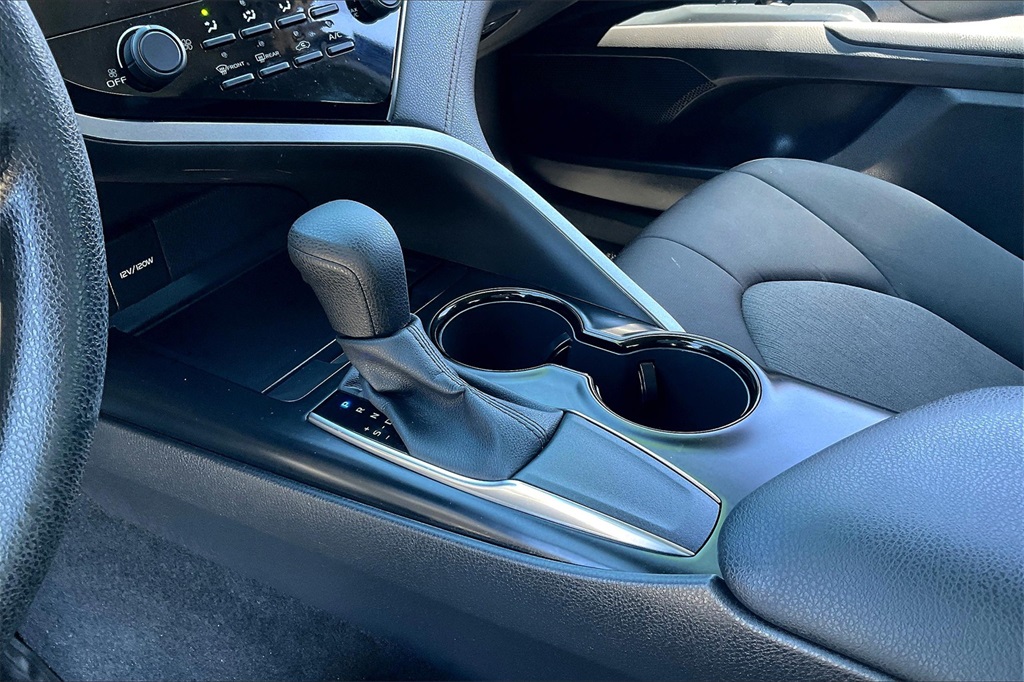2020 Toyota Camry LE - Photo 19