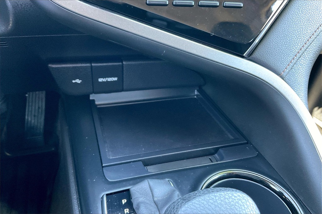 2020 Toyota Camry LE - Photo 24