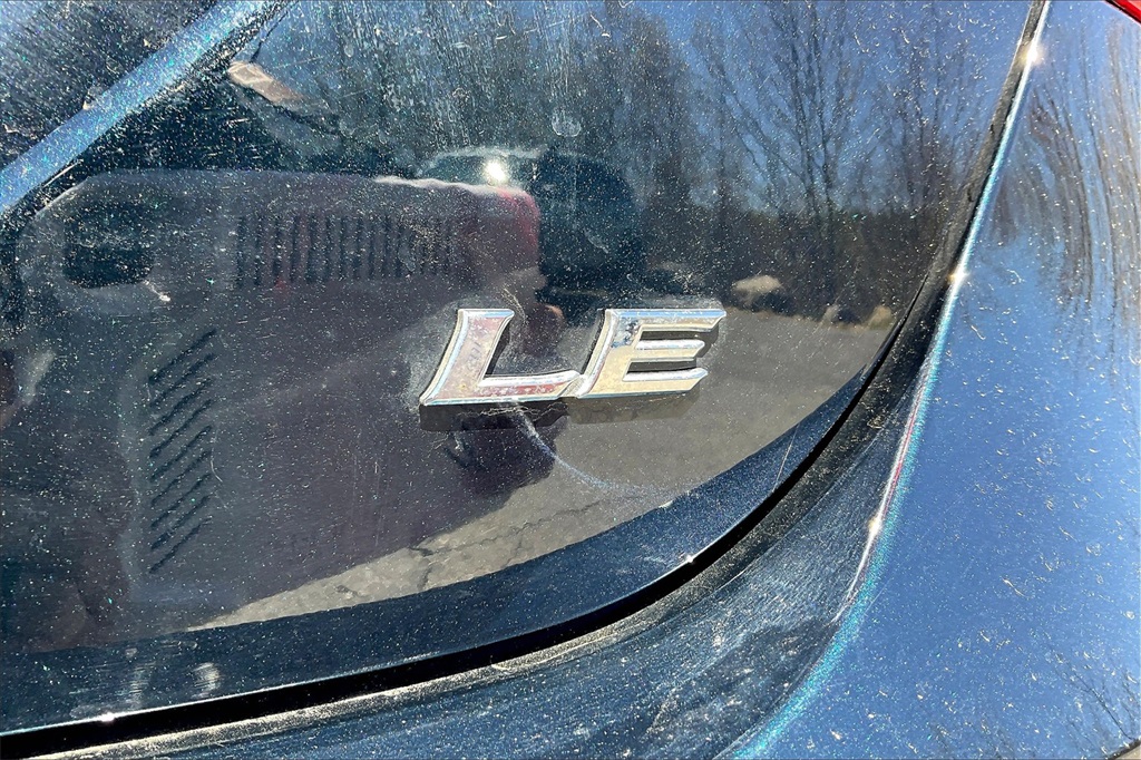 2020 Toyota Camry LE - Photo 25