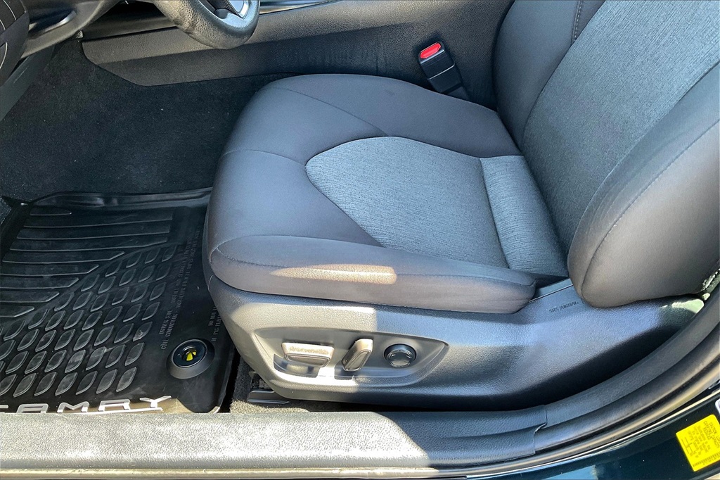 2020 Toyota Camry LE - Photo 31