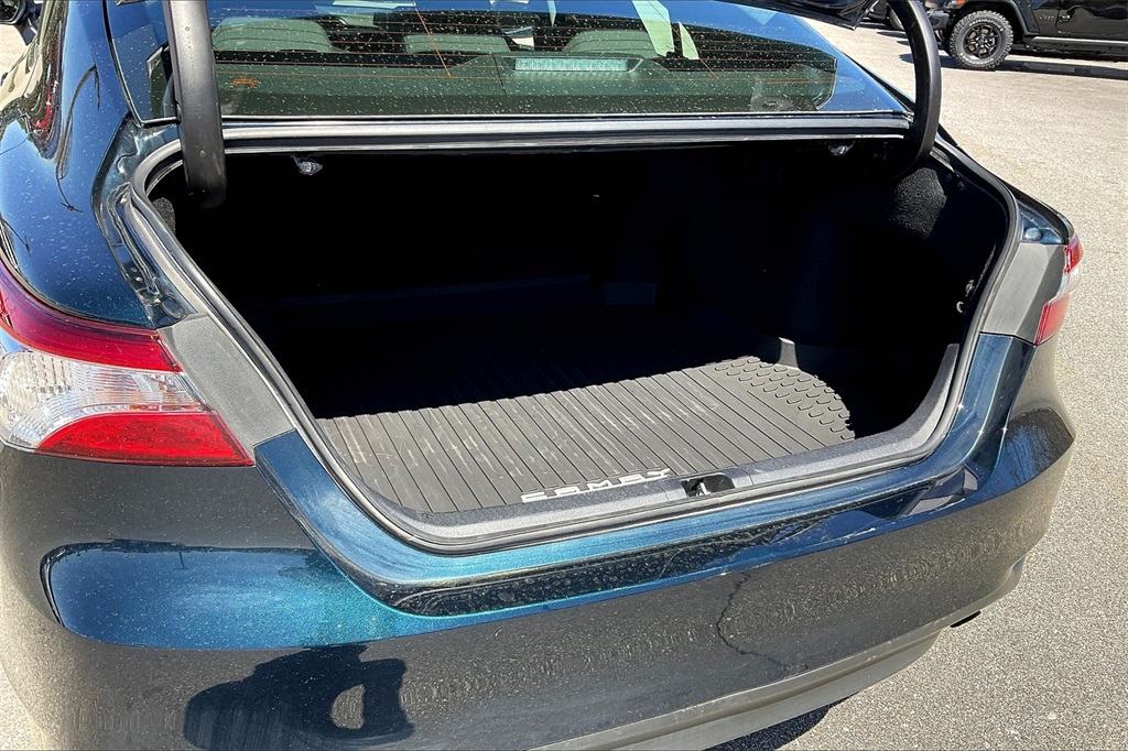 2020 Toyota Camry LE - Photo 32