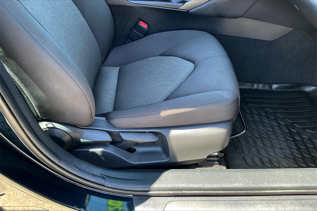 2020 Toyota Camry LE - Photo 33