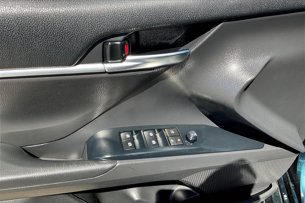 2020 Toyota Camry LE - Photo 34