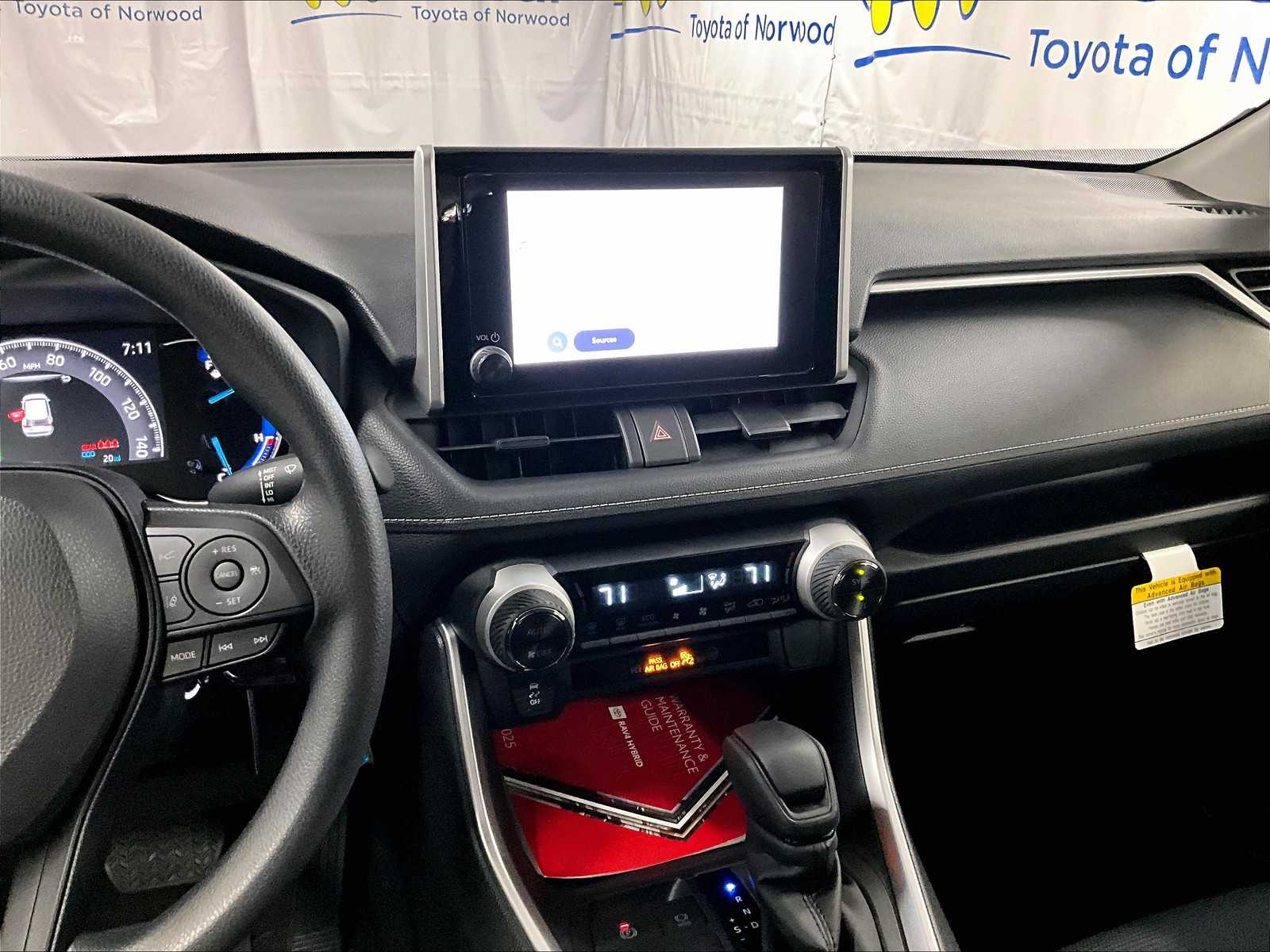 2025 Toyota RAV4 Hybrid LE - Photo 13