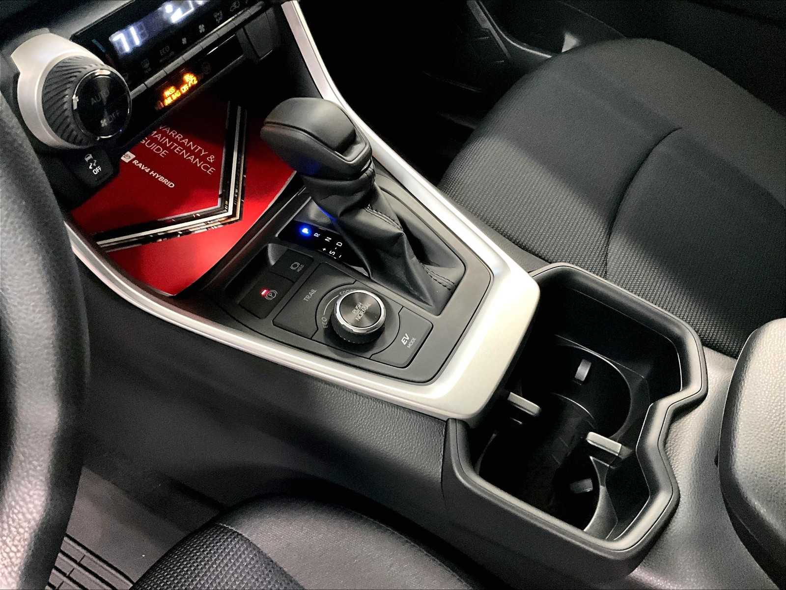 2025 Toyota RAV4 Hybrid LE - Photo 14
