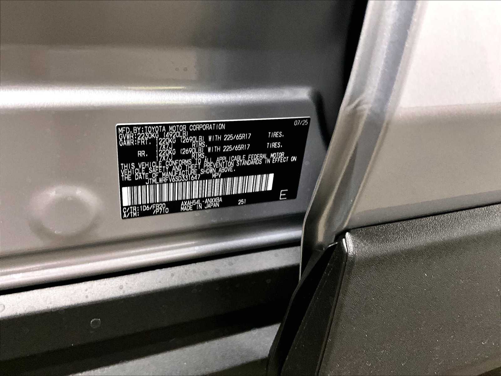 2025 Toyota RAV4 Hybrid LE - Photo 17