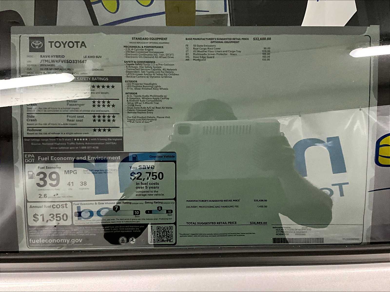 2025 Toyota RAV4 Hybrid LE - Photo 18