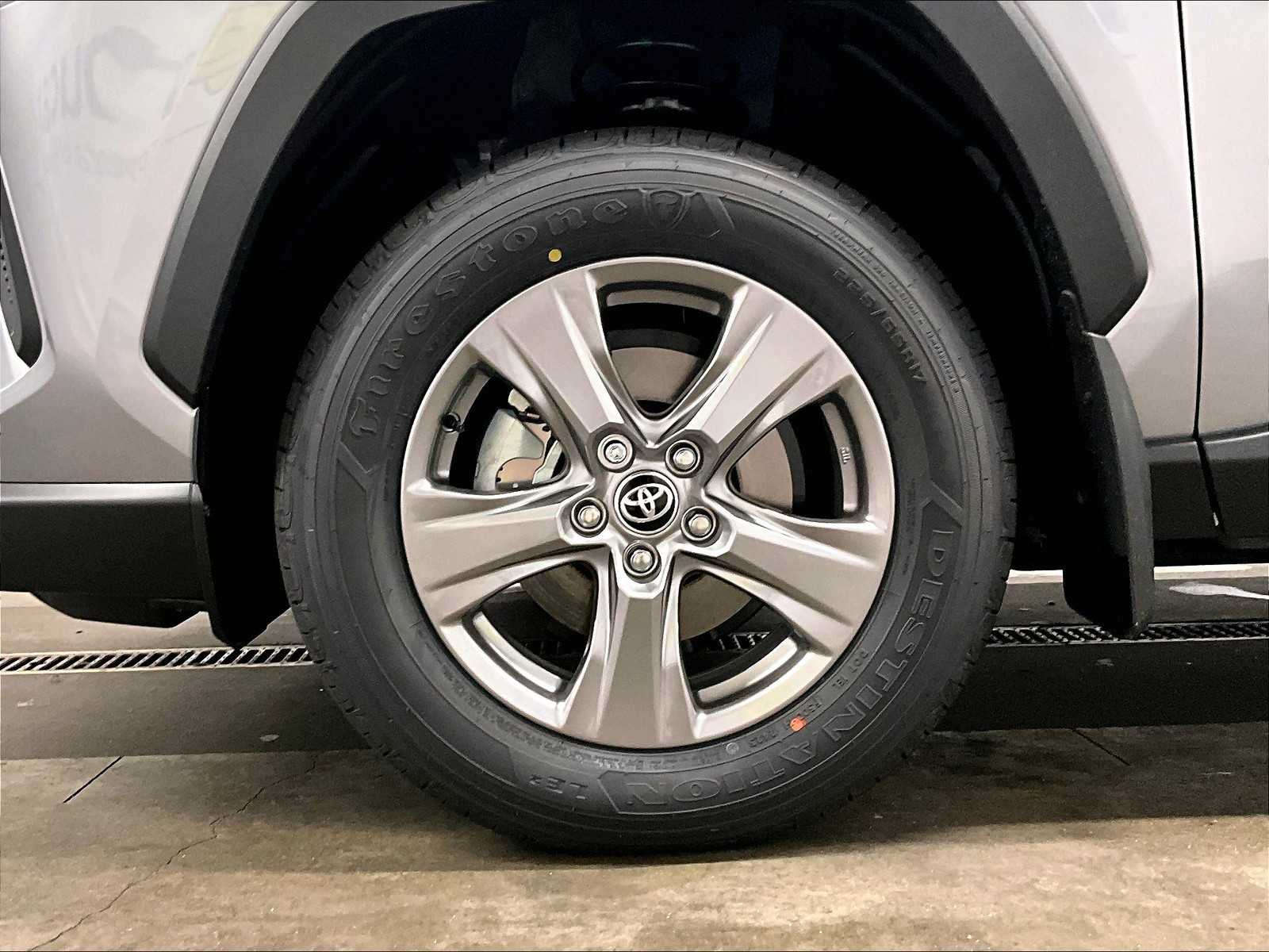 2025 Toyota RAV4 Hybrid LE - Photo 8