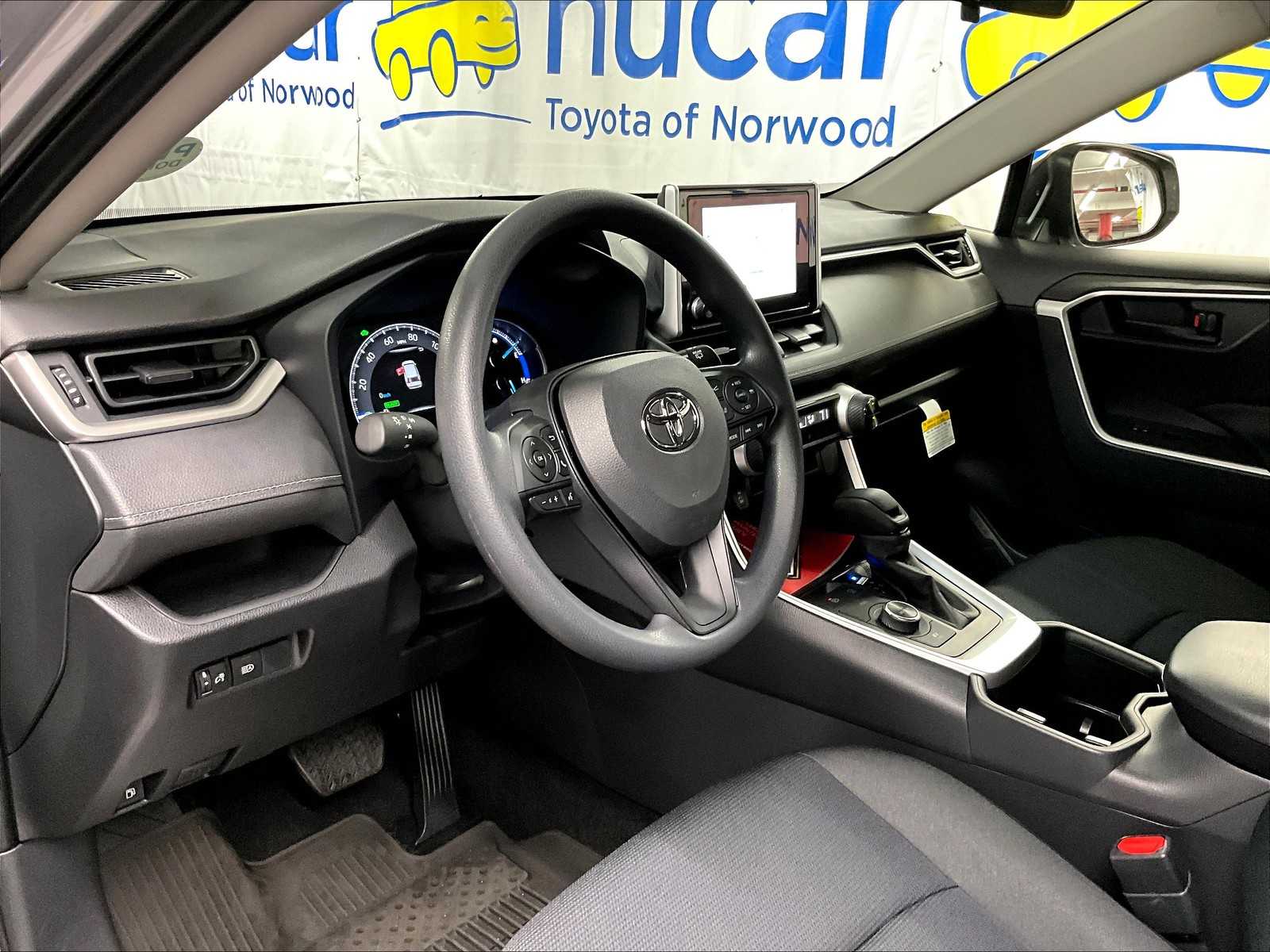 2025 Toyota RAV4 Hybrid LE - Photo 9