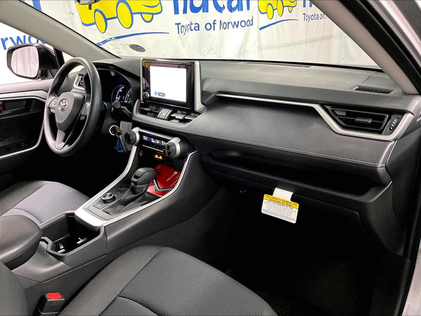 2025 Toyota RAV4 Hybrid LE - Photo 10
