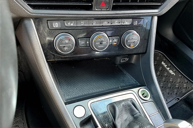 2019 Volkswagen Jetta SEL Premium - Photo 23