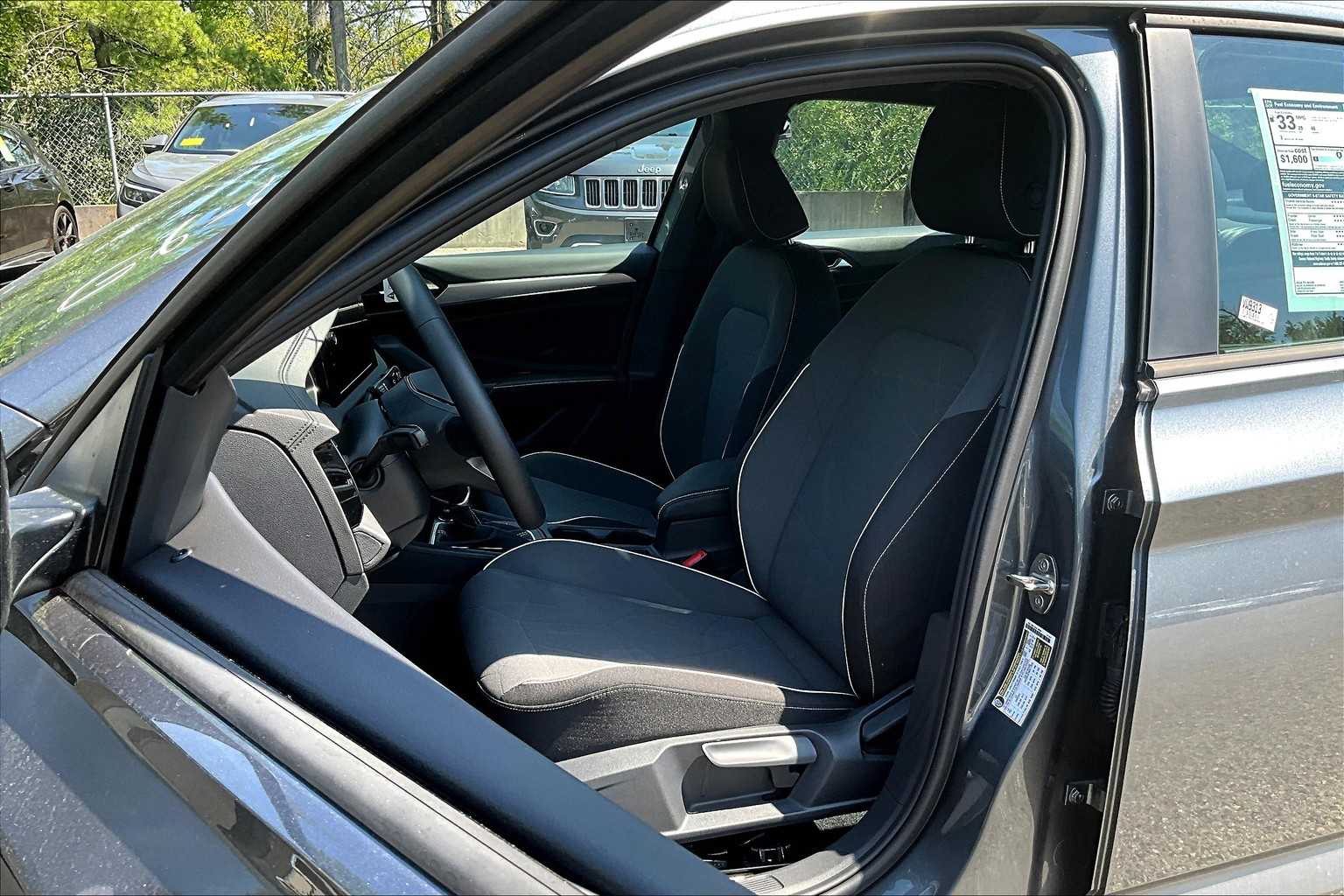 2025 Volkswagen Jetta Sport - Photo 11
