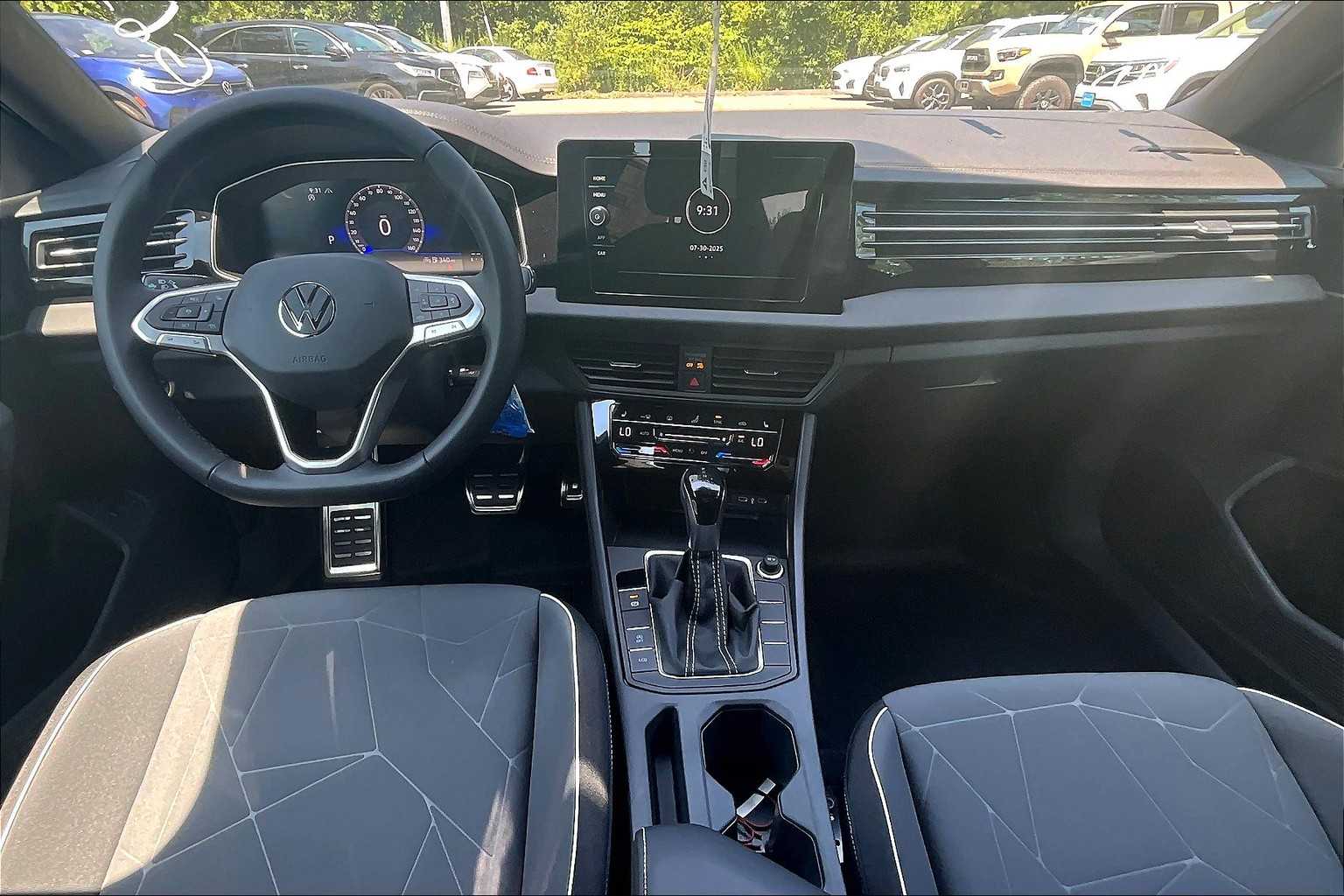 2025 Volkswagen Jetta Sport - Photo 12