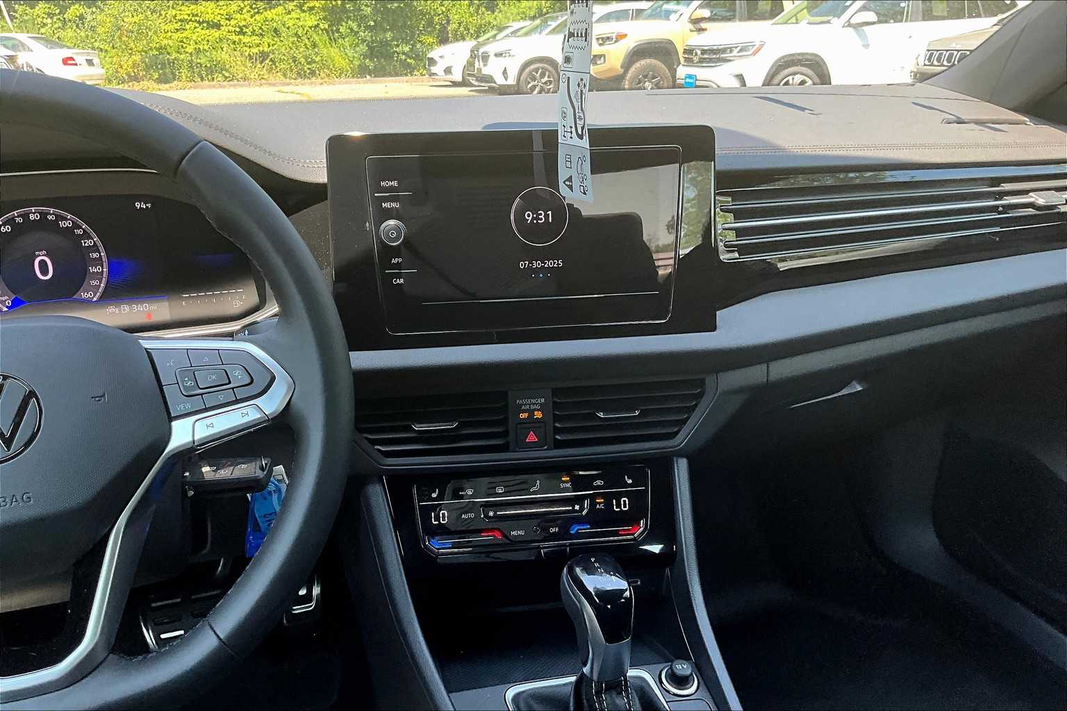 2025 Volkswagen Jetta Sport - Photo 13