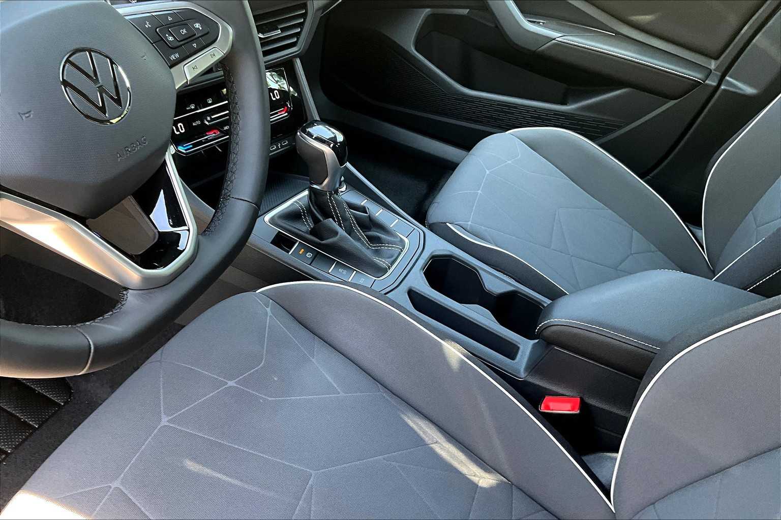 2025 Volkswagen Jetta Sport - Photo 14