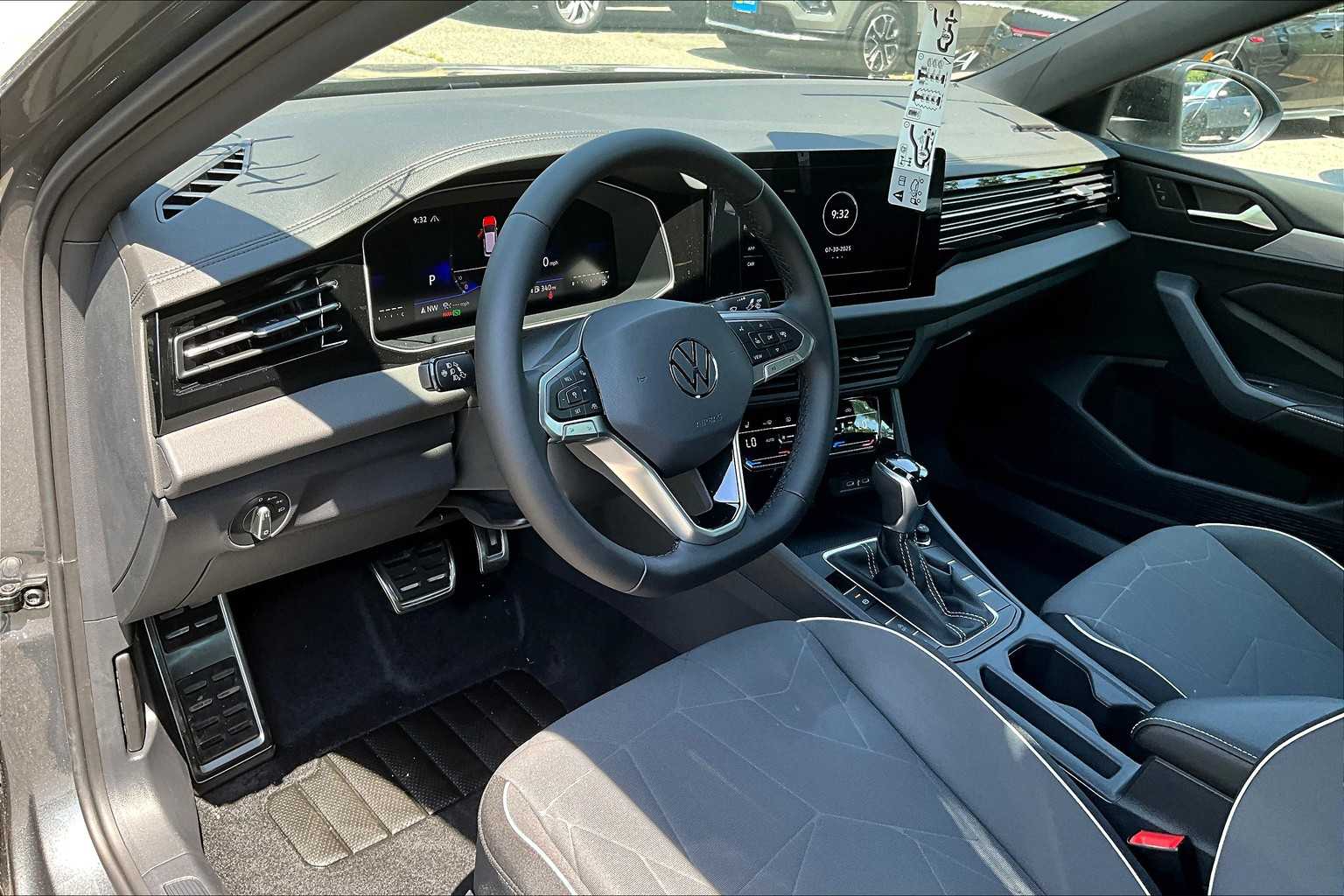 2025 Volkswagen Jetta Sport - Photo 9
