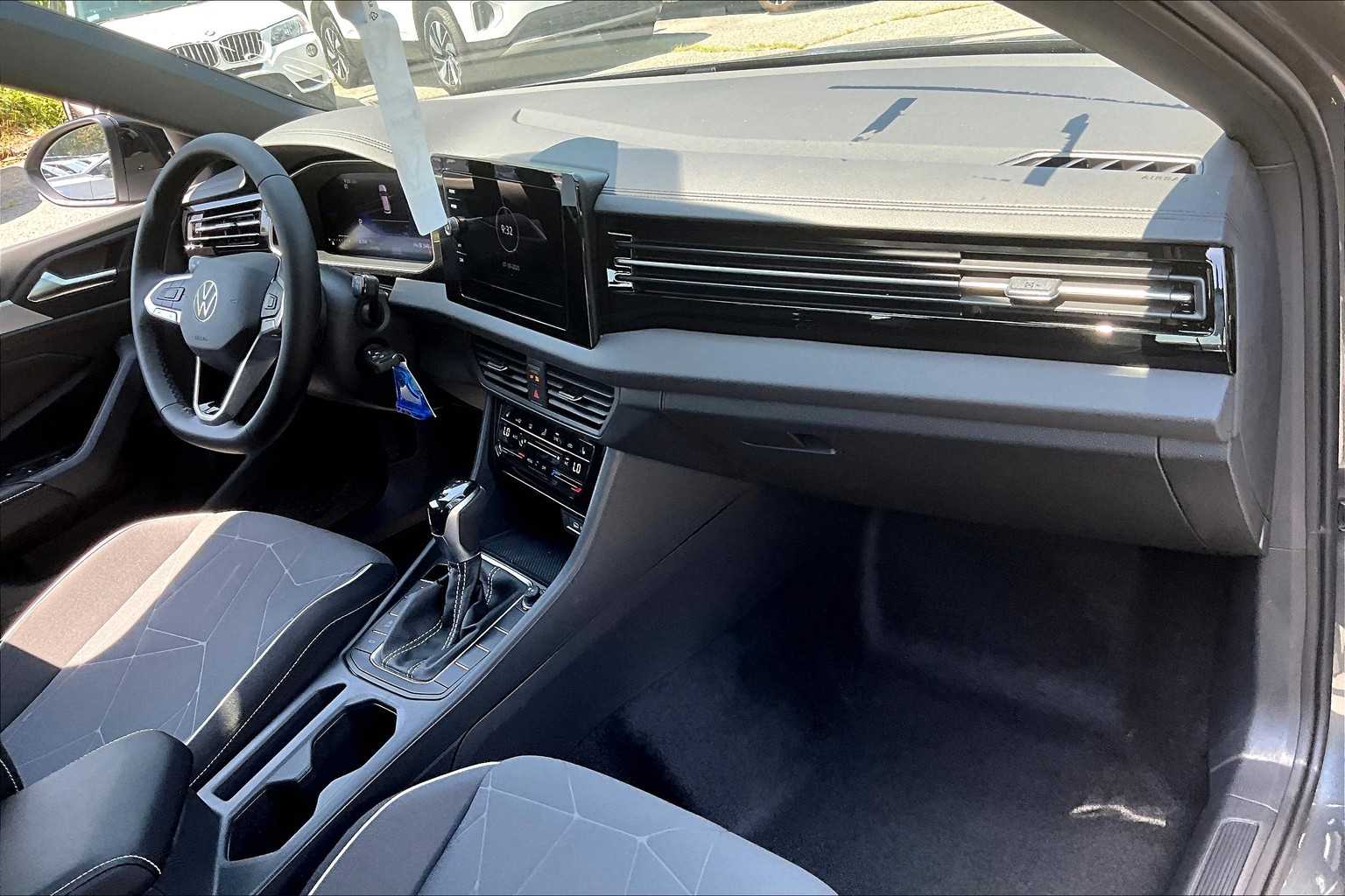 2025 Volkswagen Jetta Sport - Photo 10