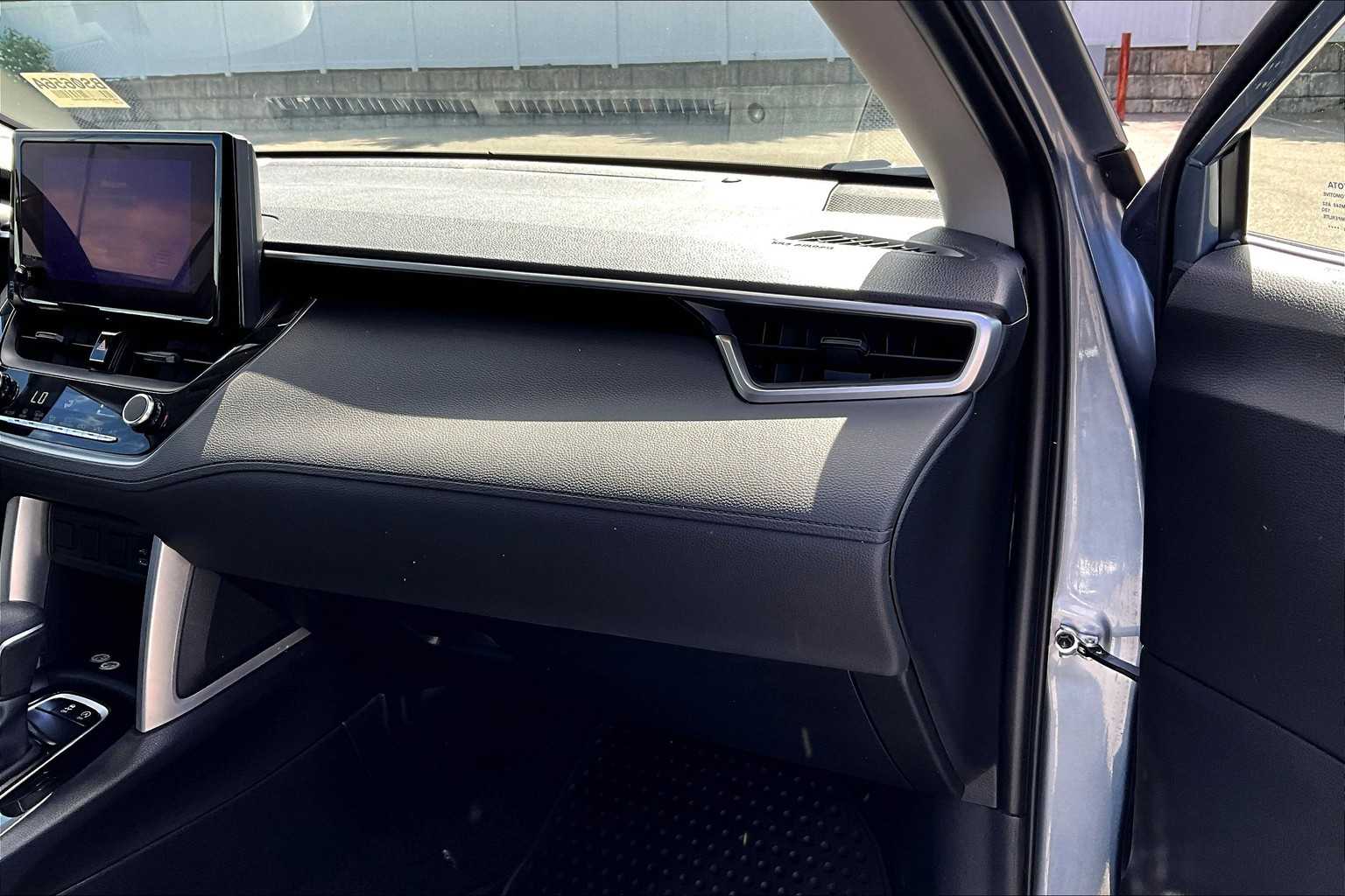2023 Toyota Corolla Cross LE - Photo 13