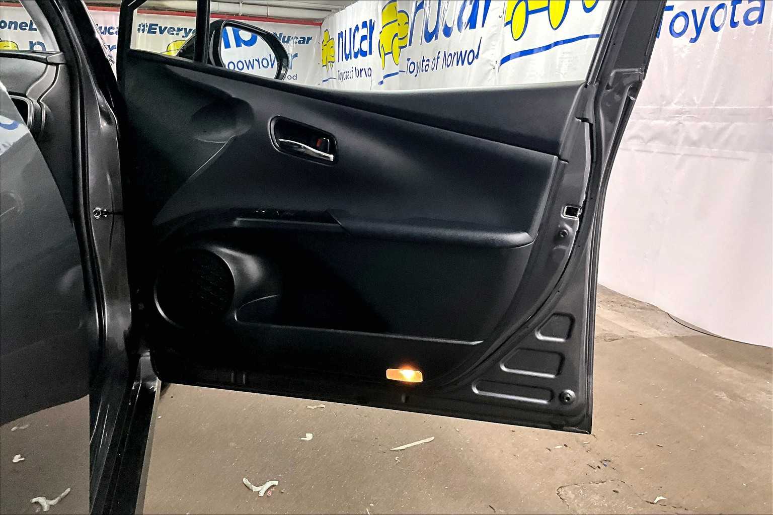 2020 Toyota Prius Prime Limited - Photo 12