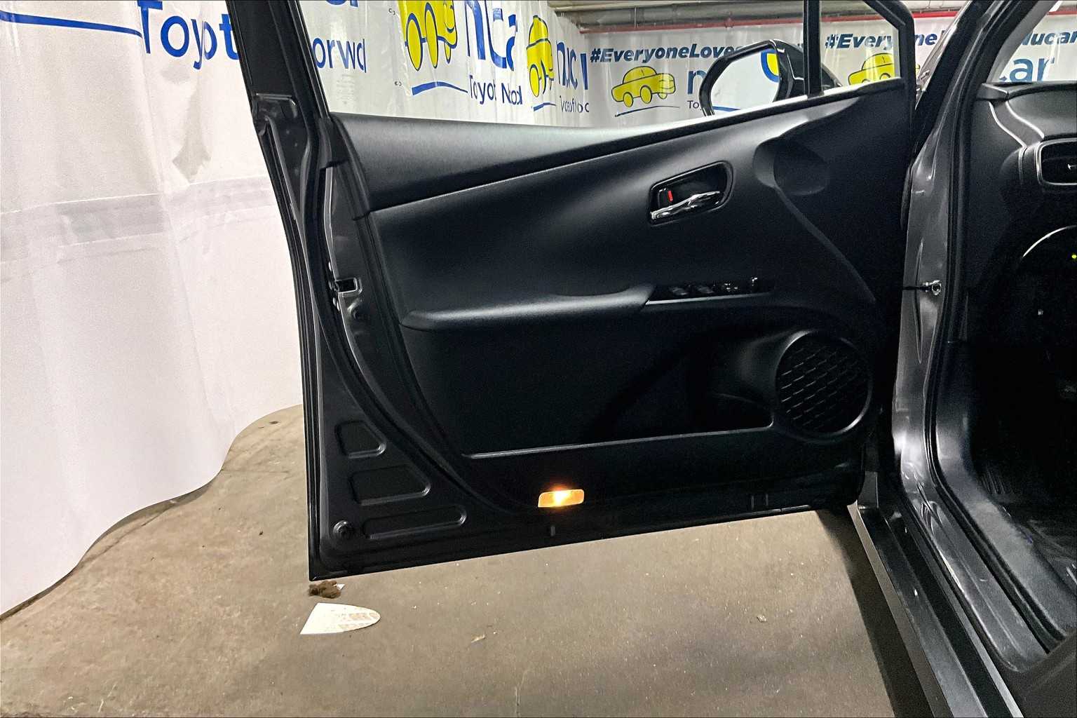 2020 Toyota Prius Prime Limited - Photo 9