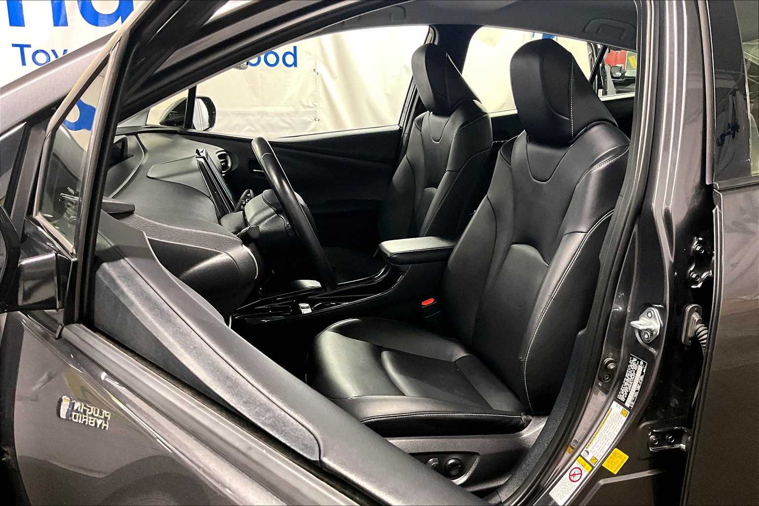 2020 Toyota Prius Prime Limited - Photo 10