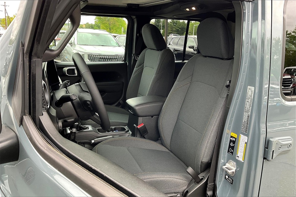 2025 Jeep Gladiator Willys - Photo 11