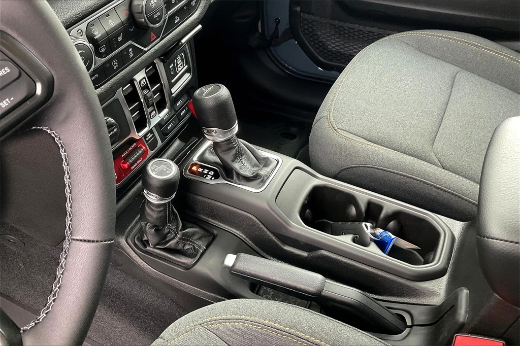 2025 Jeep Gladiator Willys - Photo 14