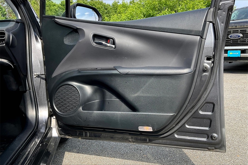 2021 Toyota Prius LE AWD-e - Photo 11