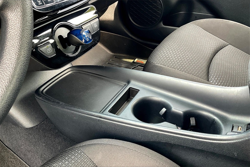 2021 Toyota Prius LE AWD-e - Photo 19