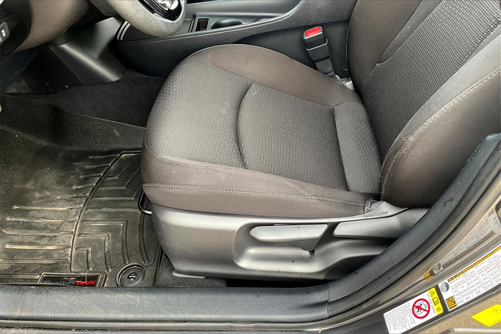 2021 Toyota Prius LE AWD-e - Photo 34