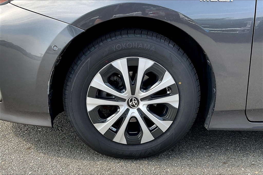2021 Toyota Prius LE AWD-e - Photo 7