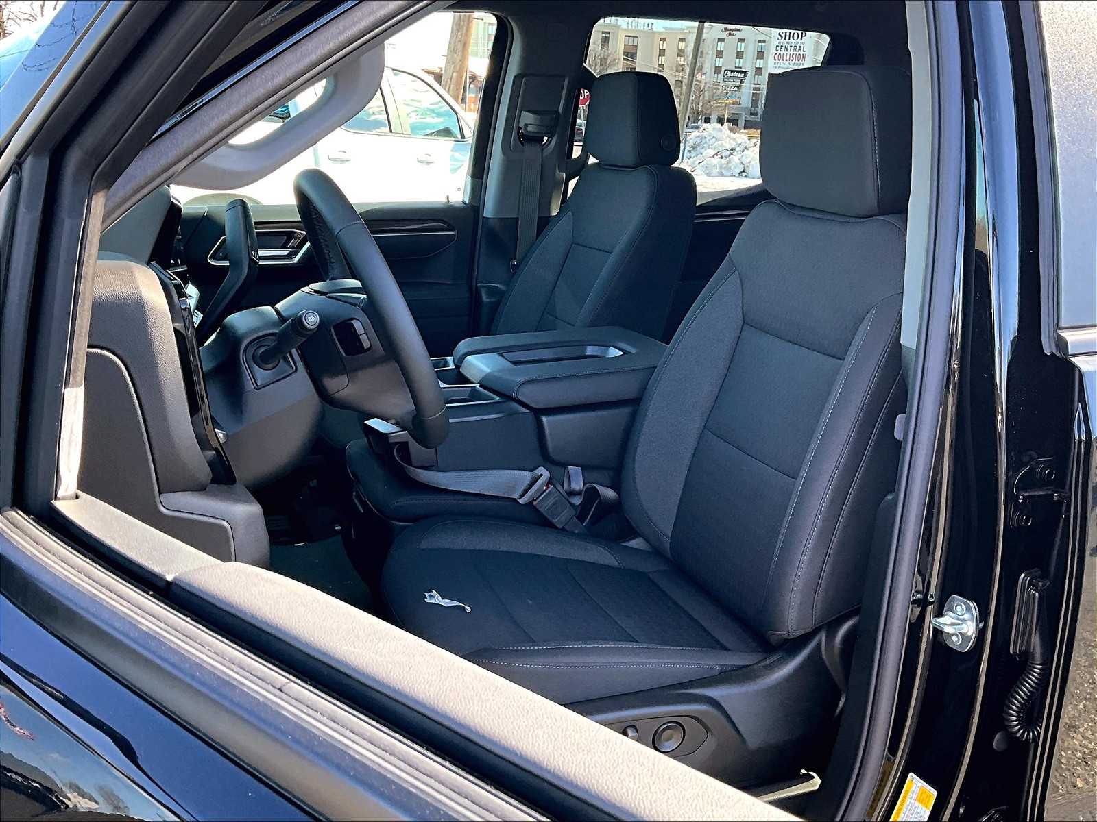 2025 Chevrolet Silverado 1500 LT - Photo 11
