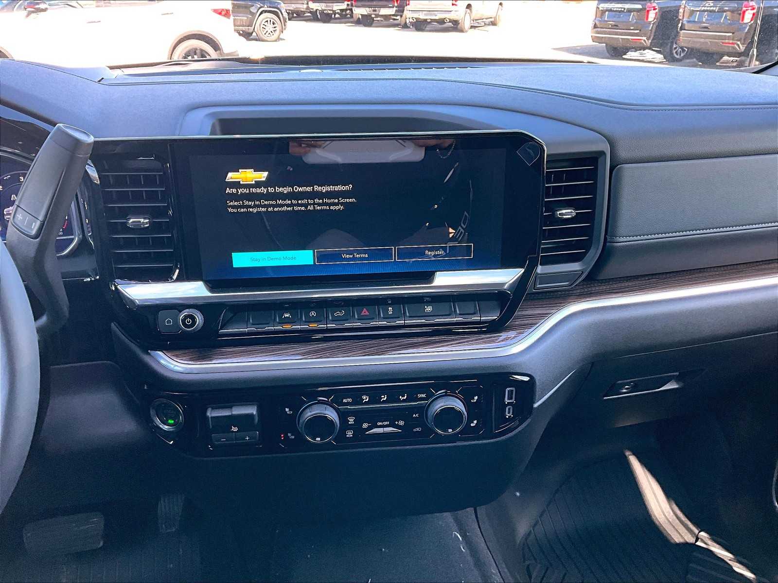 2025 Chevrolet Silverado 1500 LT - Photo 13