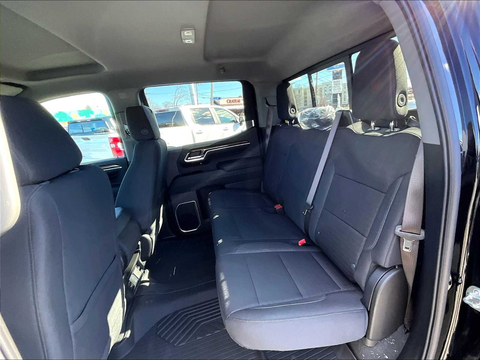 2025 Chevrolet Silverado 1500 LT - Photo 15