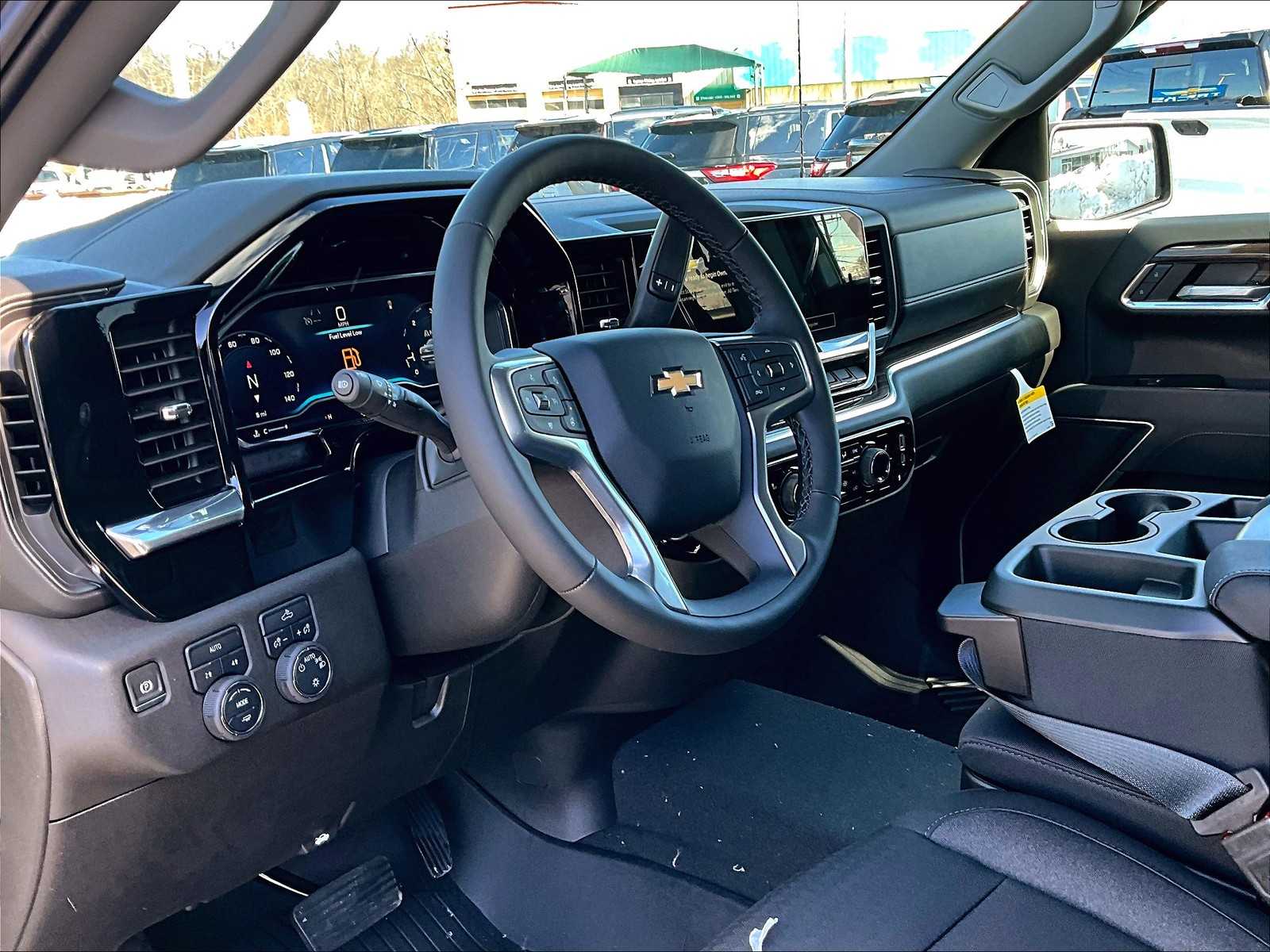 2025 Chevrolet Silverado 1500 LT - Photo 9