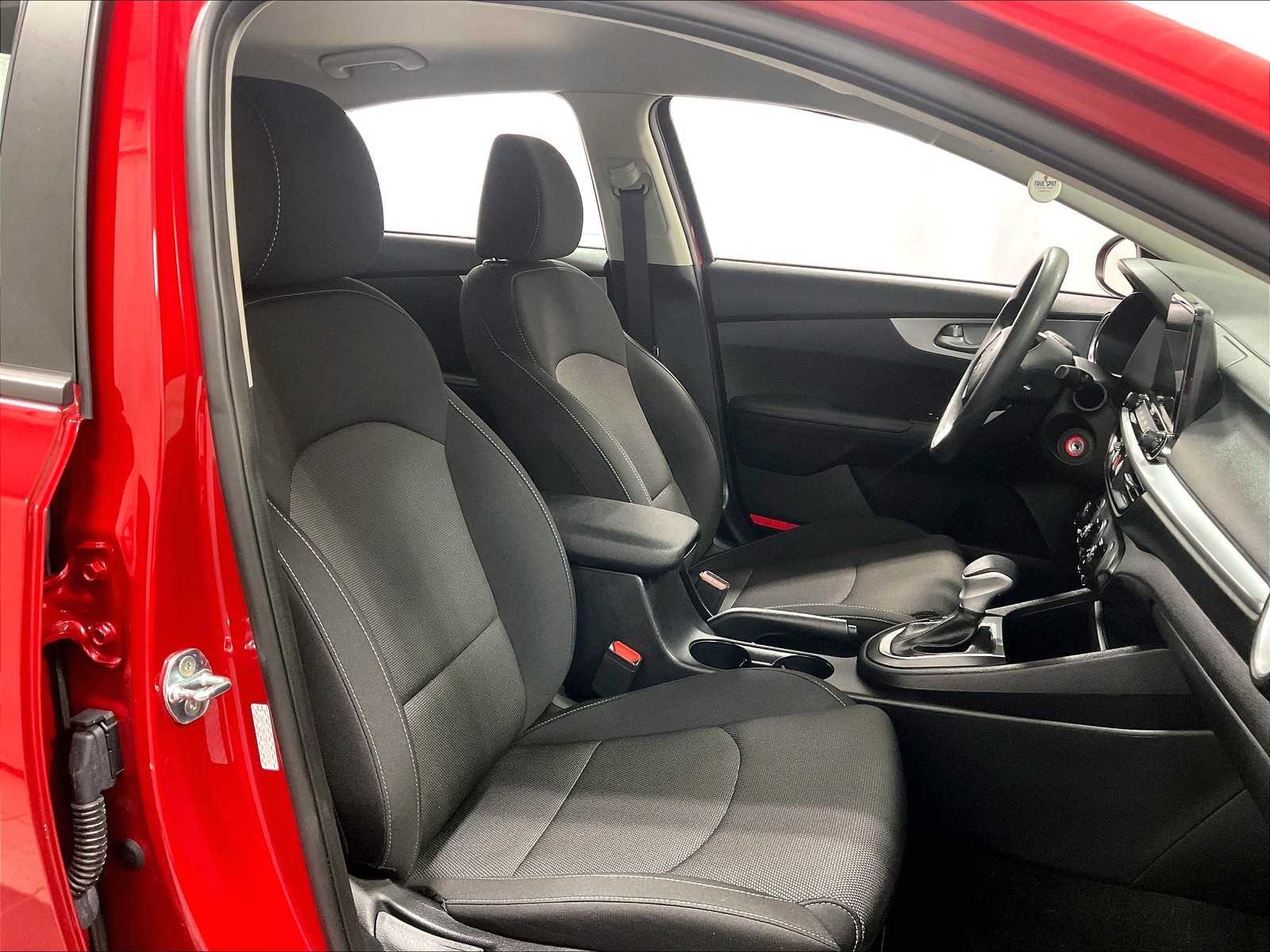 2023 Kia Forte LXS - Photo 11