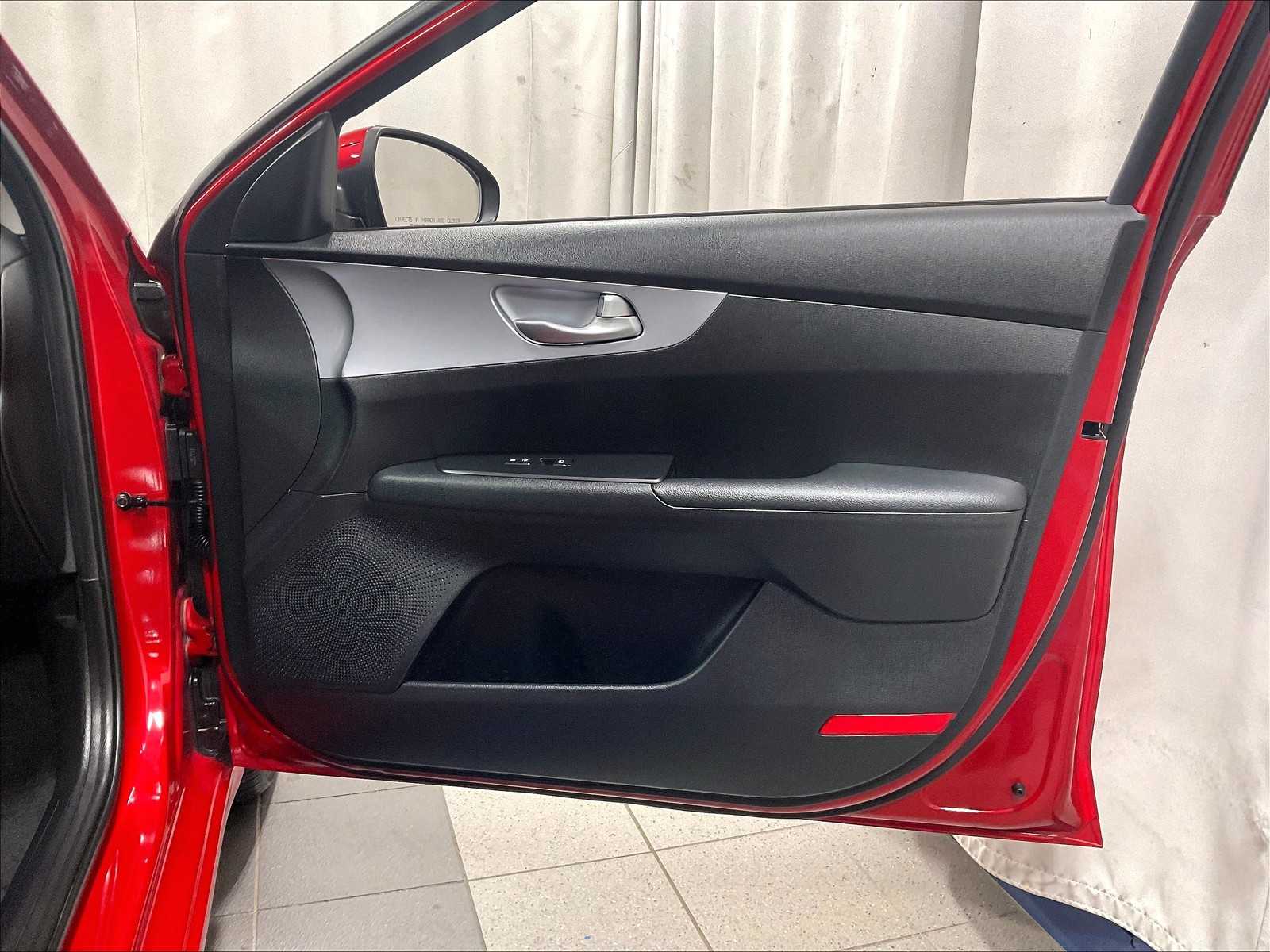 2023 Kia Forte LXS - Photo 12