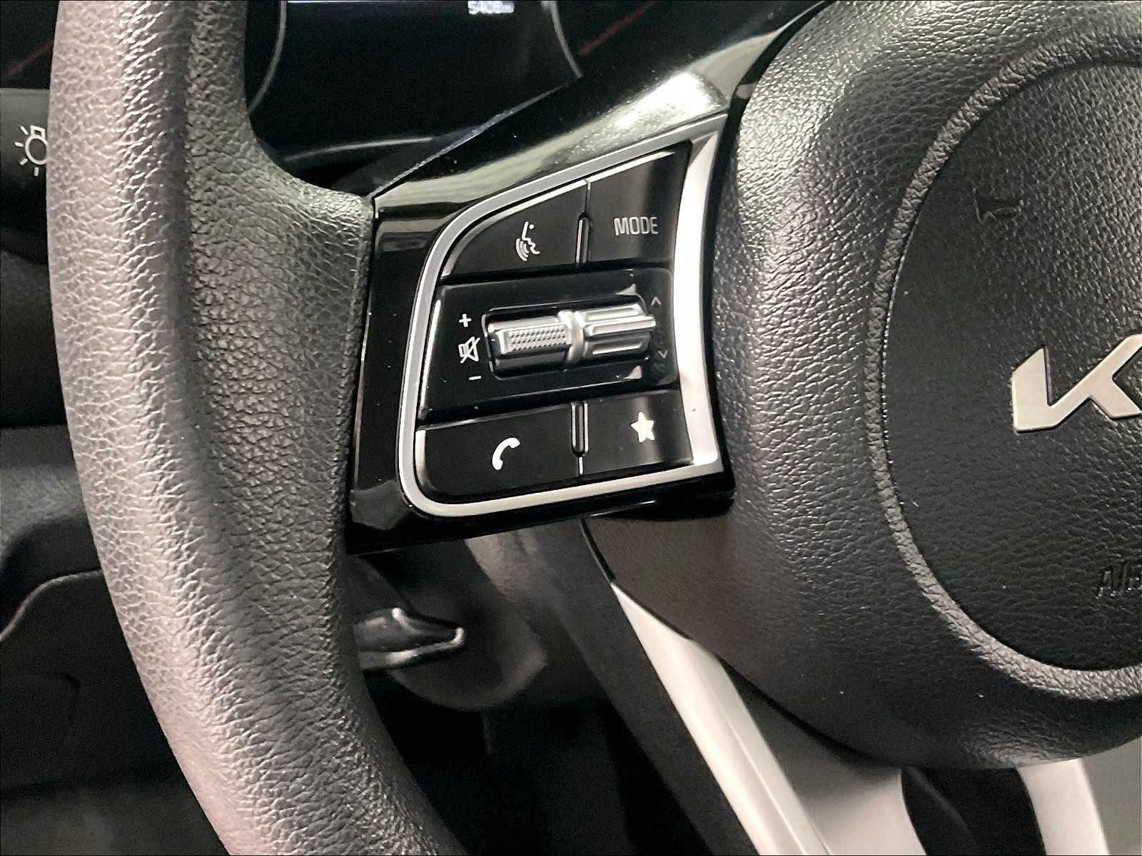 2023 Kia Forte LXS - Photo 22