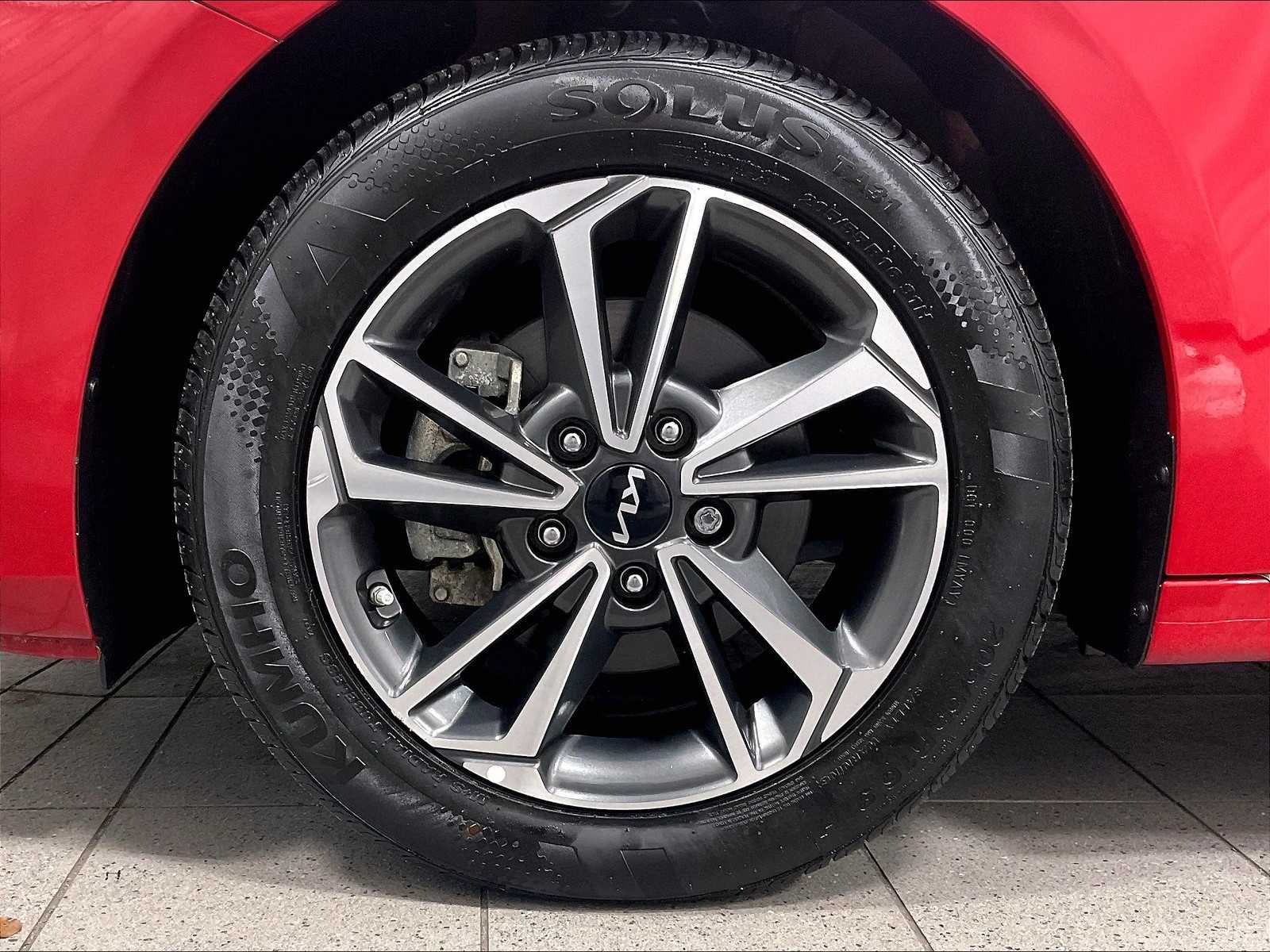 2023 Kia Forte LXS - Photo 7