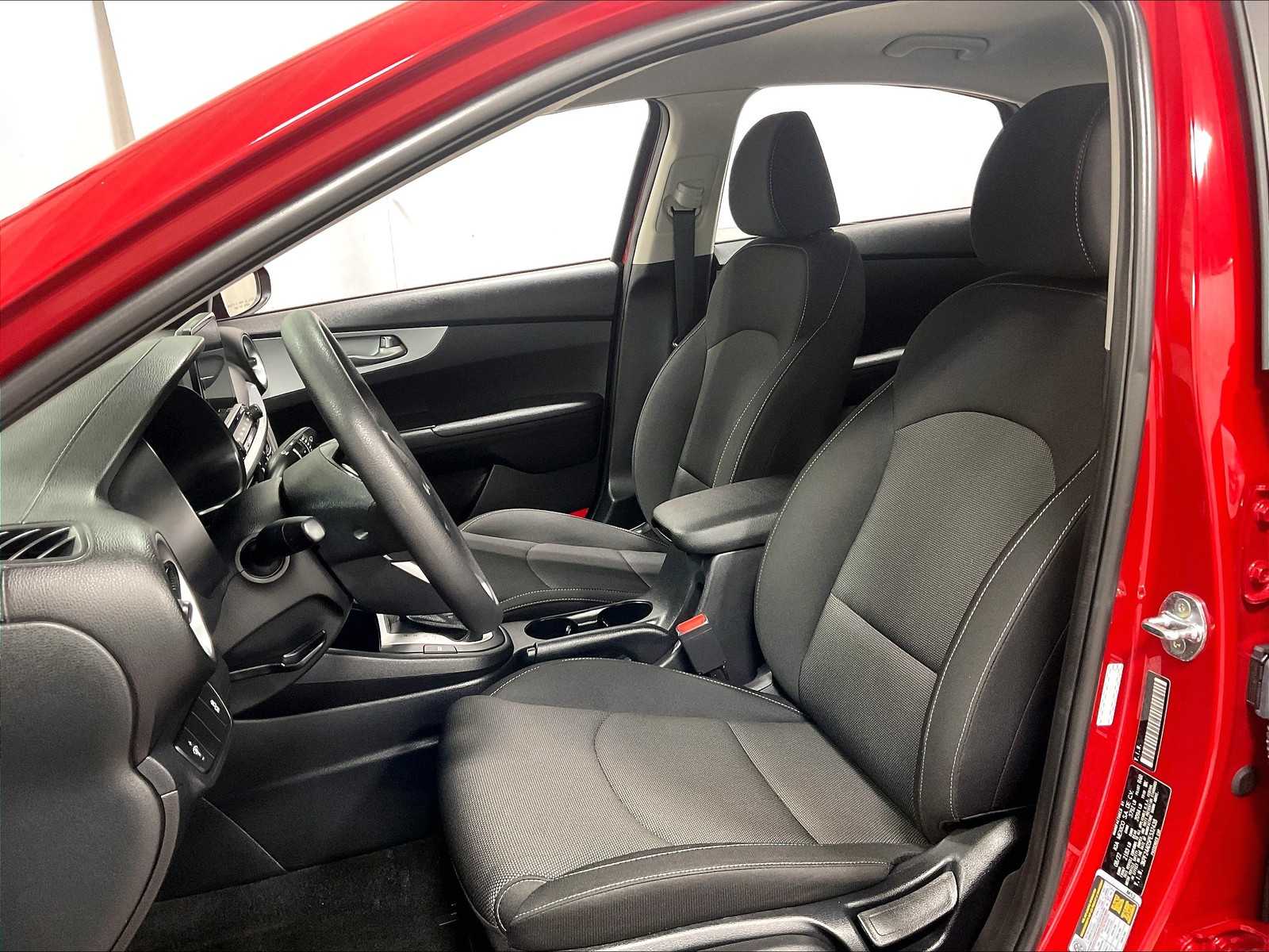 2023 Kia Forte LXS - Photo 10