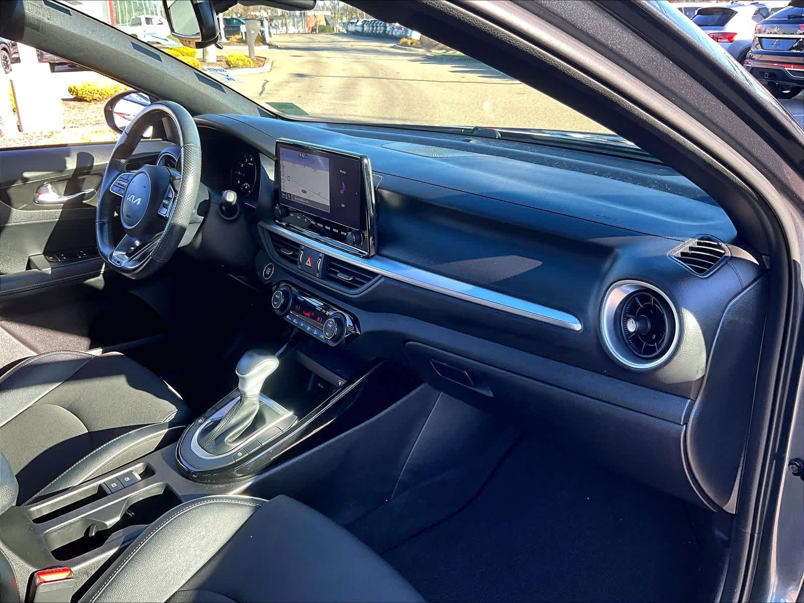 2023 Kia Forte GT-Line - Photo 14