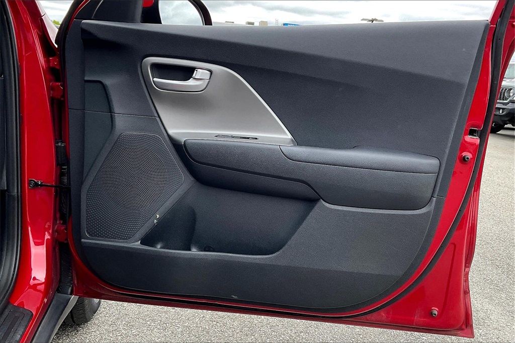 2021 Kia Niro LX - Photo 11