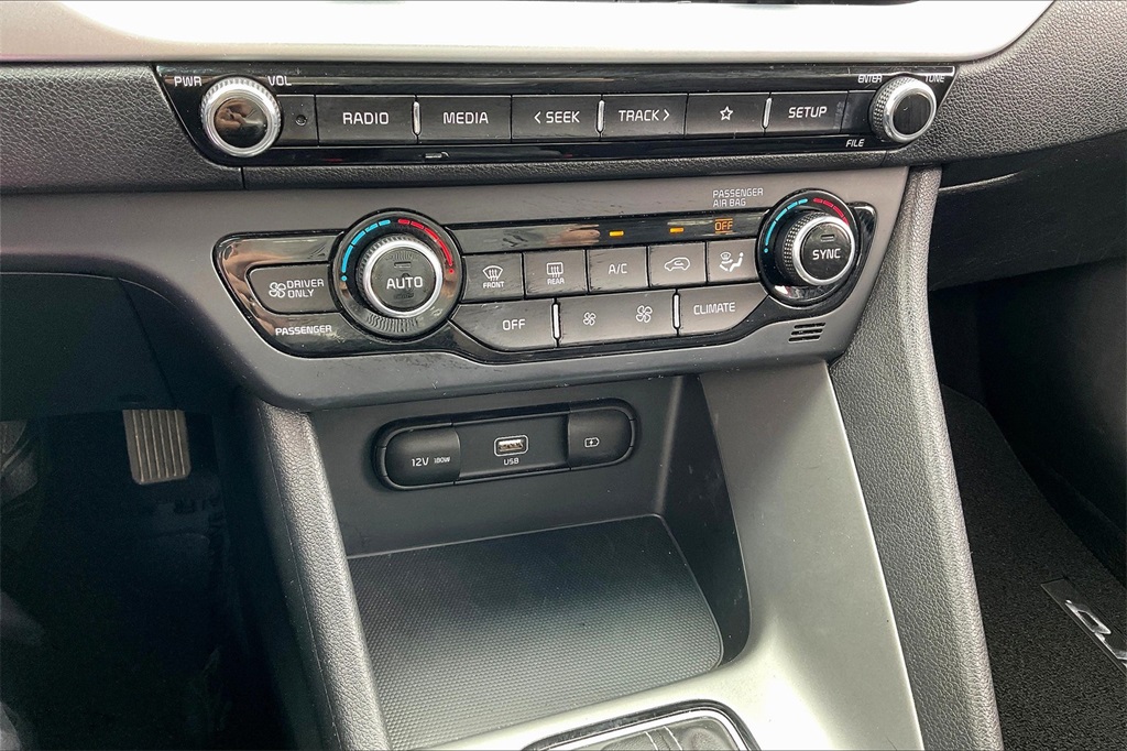 2021 Kia Niro LX - Photo 24