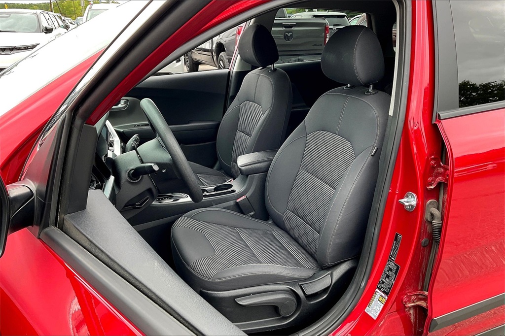 2021 Kia Niro LX - Photo 9