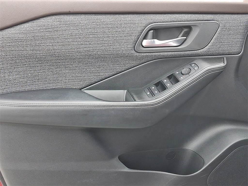 2023 Nissan Rogue SV - Photo 13