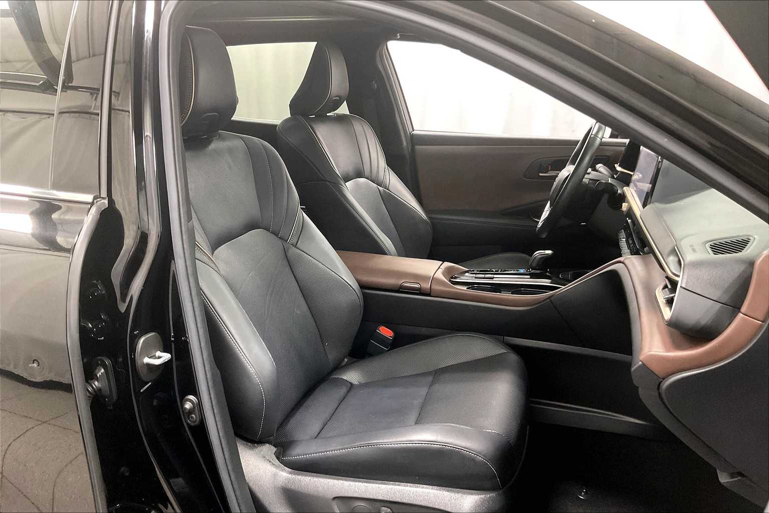 2024 Toyota Crown XLE - Photo 11